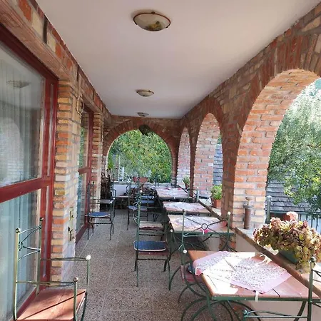 Hollo Es Barany Vendeghaz Herend