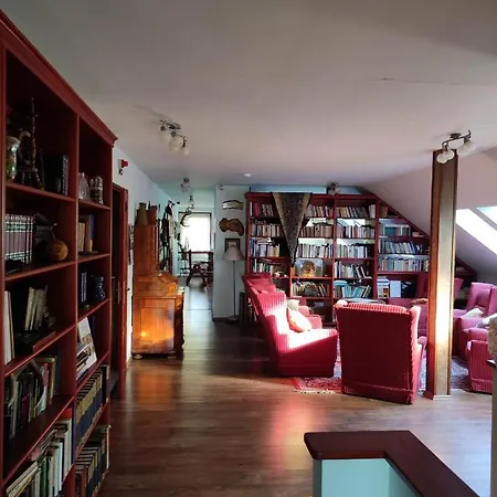 Hollo Es Barany Vendeghaz