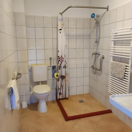 Hollo Es Barany Vendeghaz