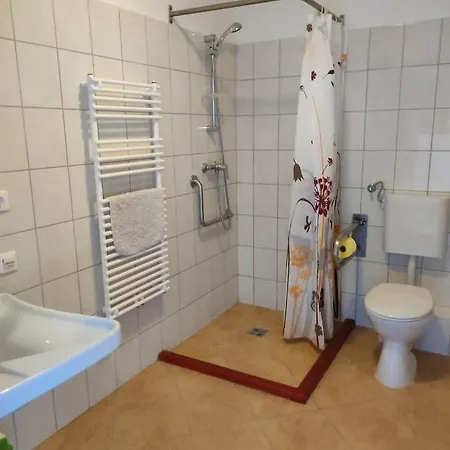 Hollo Es Barany Vendeghaz